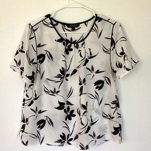 BANANA REPUBLIC floral sheer top 💕